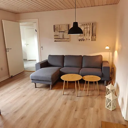 Schönes Haus Mit 165 M², Aufgeteilt In 2wohnungen Villa *