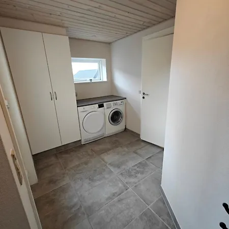 Schönes Haus Mit 165 M², Aufgeteilt In 2wohnungen Villa Voersa