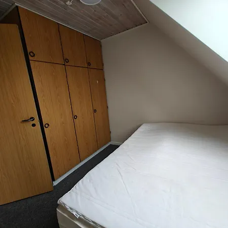 Villa Schönes Haus Mit 165 M², Aufgeteilt In 2wohnungen *